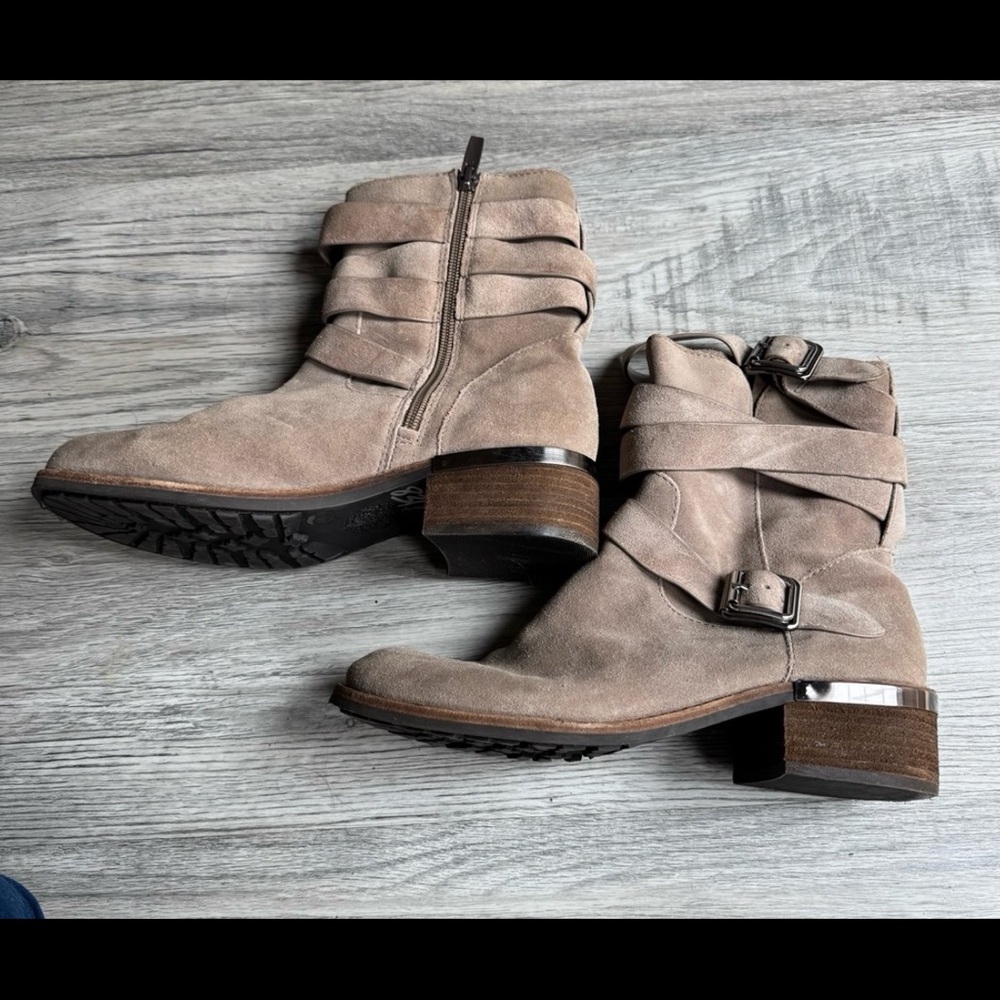 Vince Camuto Zip Up Ankle Boots. Women’s Size 8.5M 
Great condition.